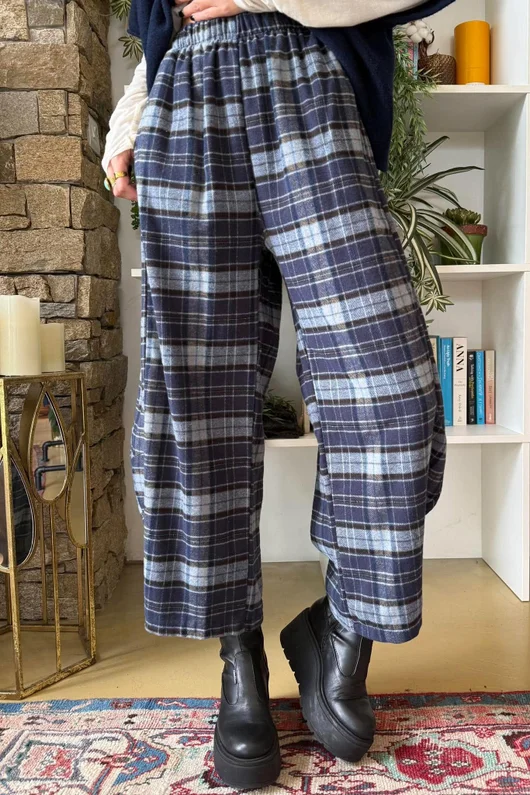 Patrick Plaid Brushed Cotton 7/8 Barrel Pant Navy